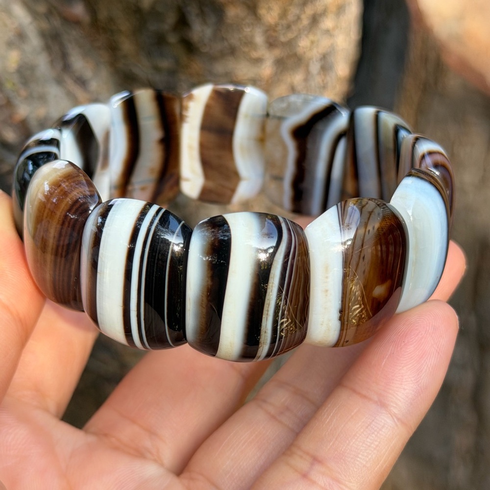 7 inches unique banded blackβ white agate soft bangle 0714